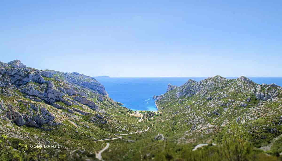 How to prevent seasickness: tips for a comfortable charter