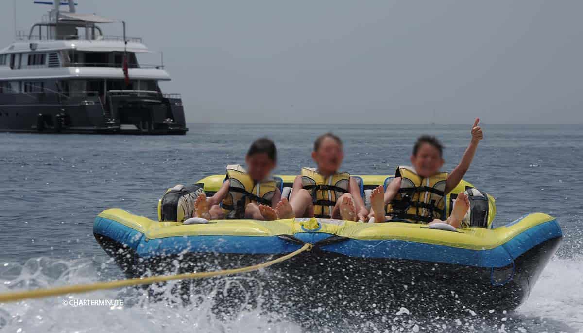 Yacht charter with children: a complete guide