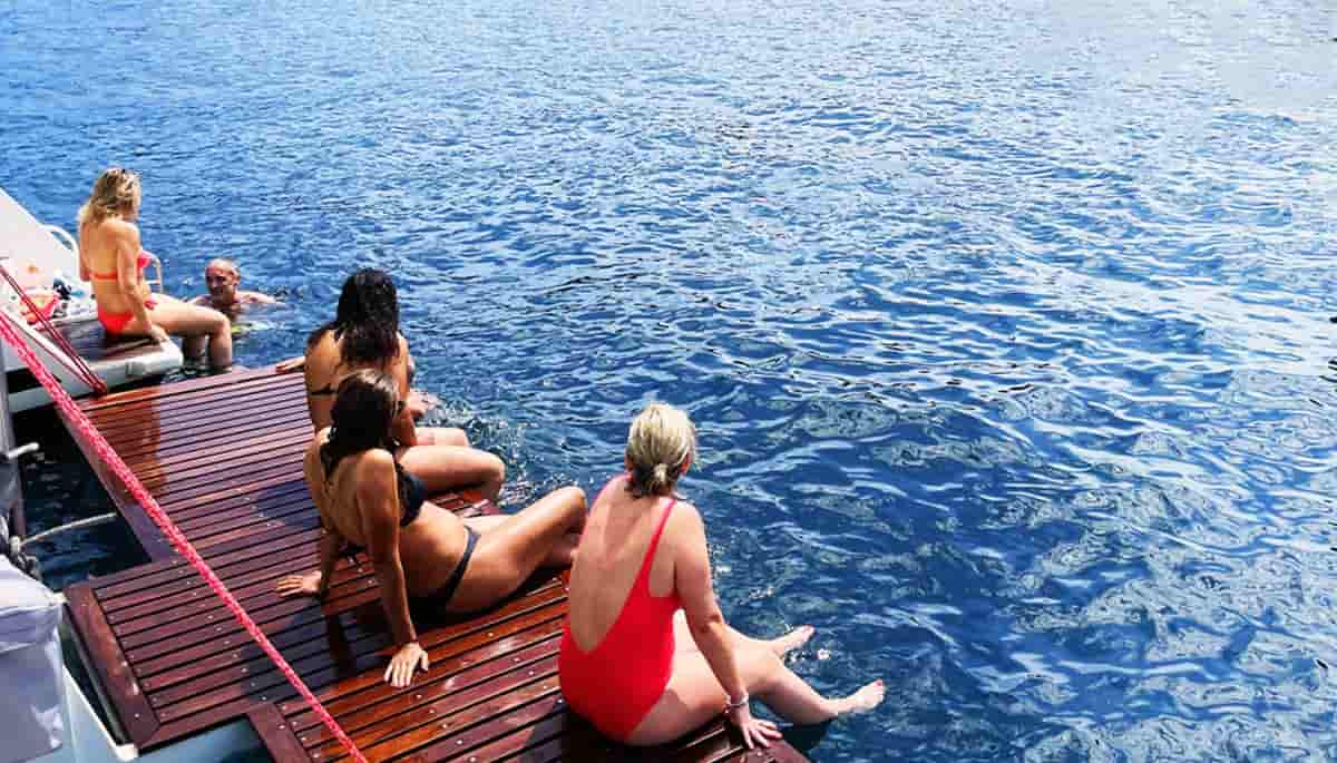 Safe summer charter: how to handle sea hazards