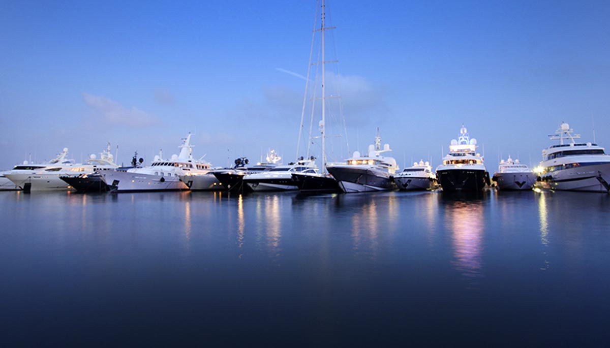 Uncover which type of motor yacht charter should you choose?