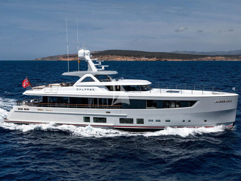 Superyacht yacht charter deal on Mulder 36m